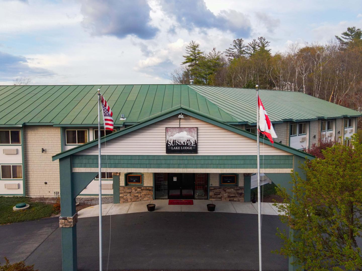 Newbury, NH Hotel at Mount Sunapee Sunapee Lake Lodge